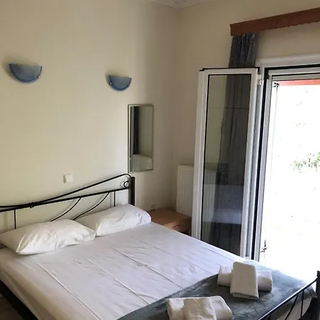 Hill House Feriehus Agios Georgios Pagon